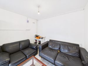 LIVING ROOM- click for photo gallery